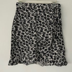 Loft - black/white flowered wrap skirt